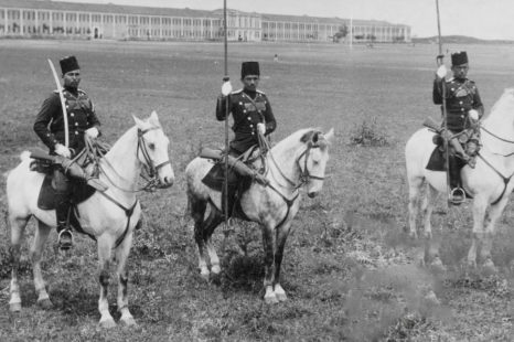 Bir İngiliz Cevaplıyor: Esip Gürleyen Türk Süvarileri Nasıl Yok Oldu?